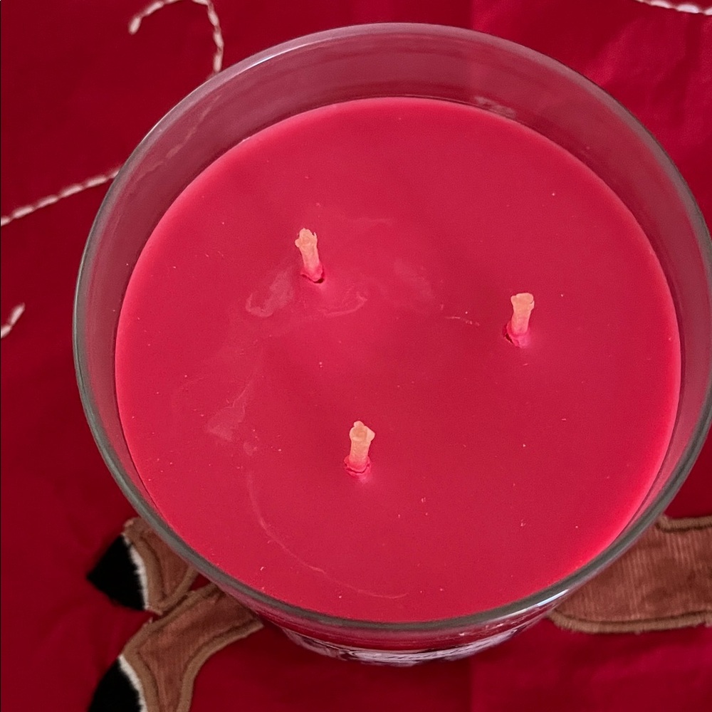 Bath & Body Works White Barn Holiday 3 Wick 14.5 Oz Candle in Red with Gold lid - Picture 4 of 7